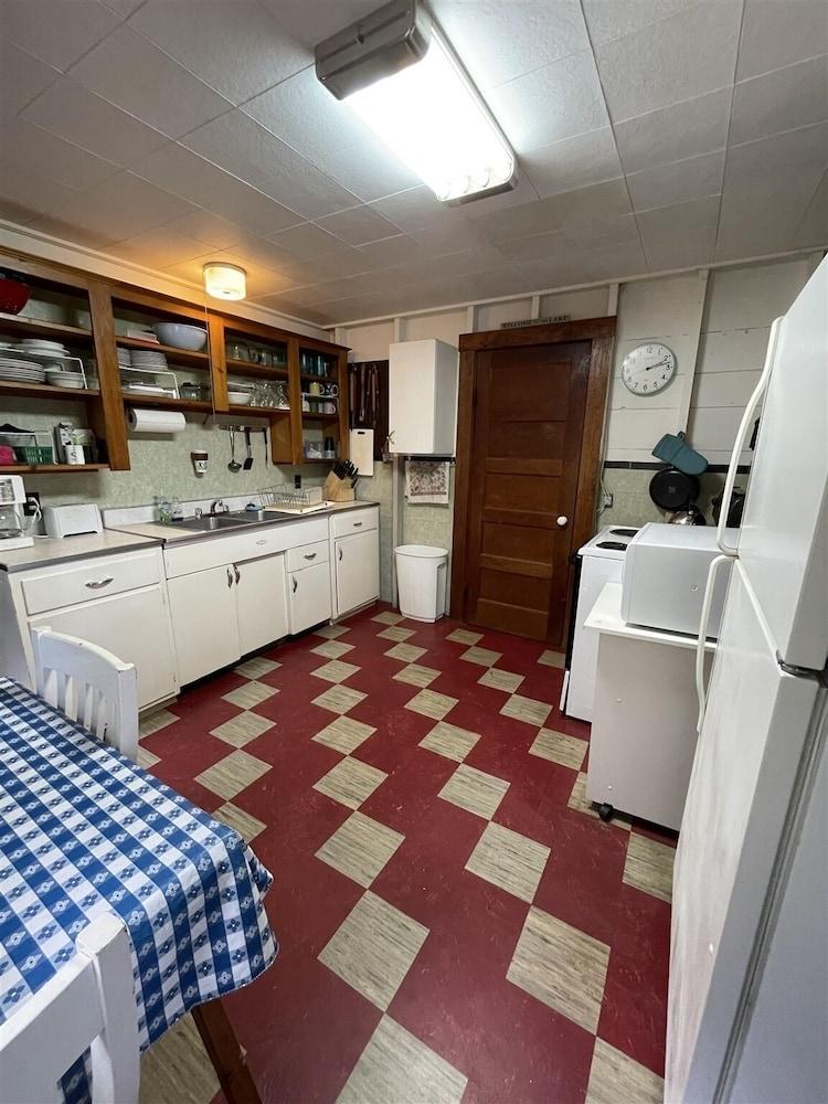 Fletcher Limit 8 4 Bedroom Cottage