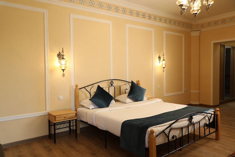 Zargaron Boutique Hotel