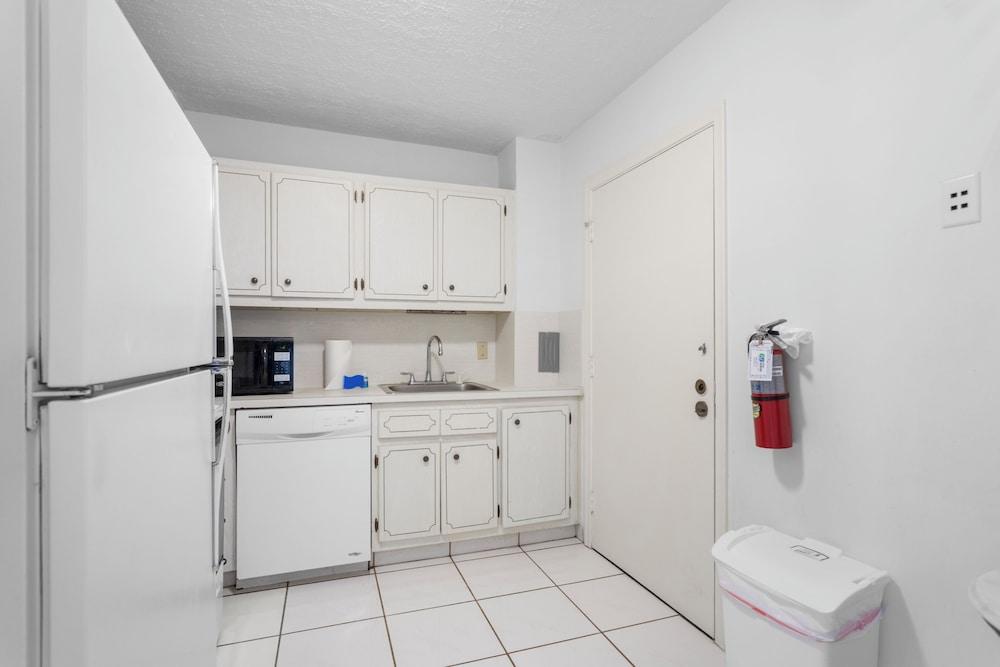 BAY HARBOR SUNSET 2B