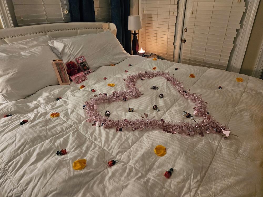 King Beds Hot Tub Arcade Grill & Firepit