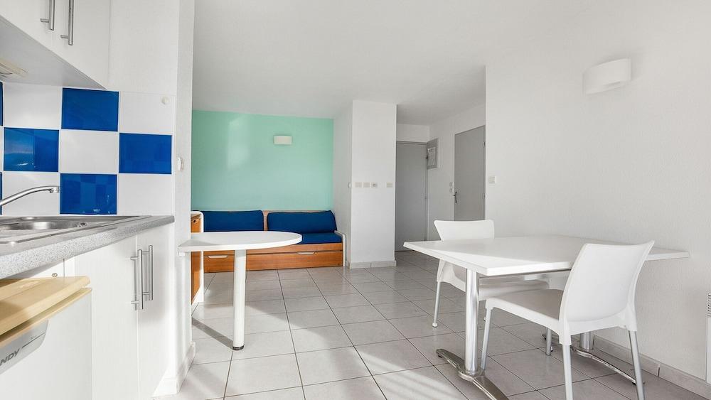 Sunny Waterfront Apartment