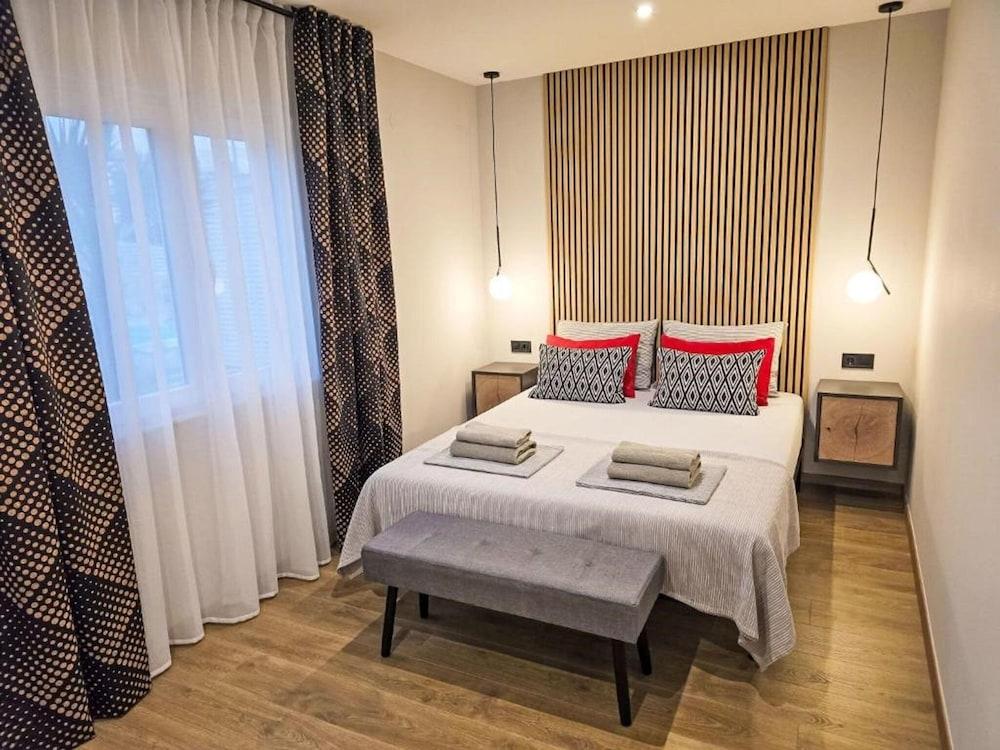 Charming Apartments Tome With Pool