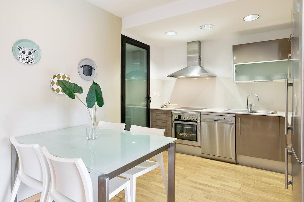 Sardenya Apartment by Olala Homes