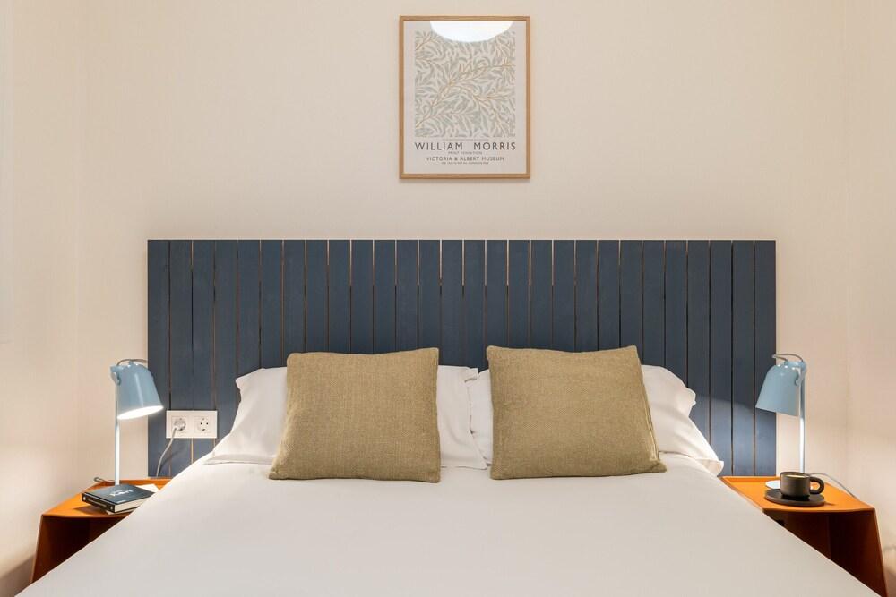 Rafael Apartment by Olala Homes