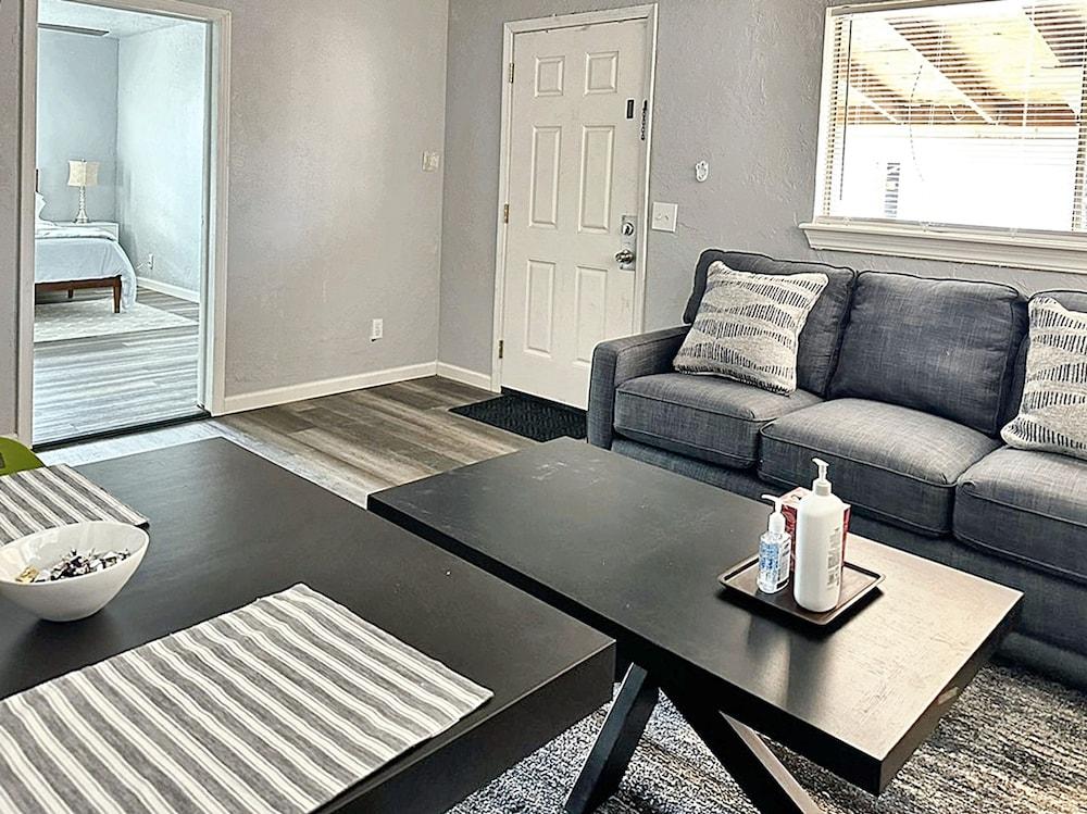 Budget Friendly Studio With Wifi Smart TV 32C