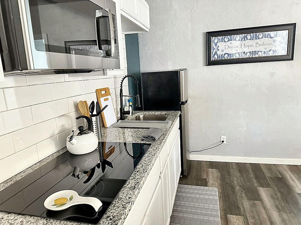 Budget Friendly Studio With Wifi Smart TV 32C