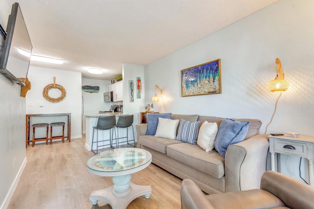 Walk to Beach: Resort Retreat w/ Balcony in Destin