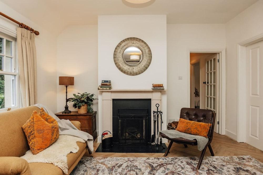 Badgemore Cottage - From 250 Per Night