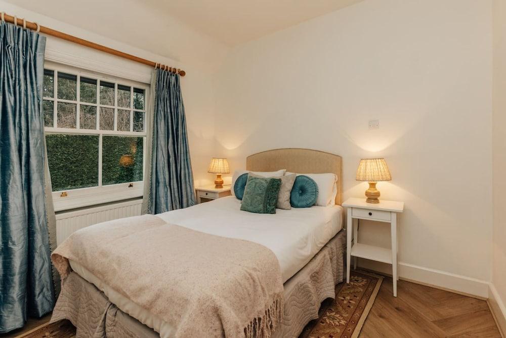 Badgemore Cottage - From 250 Per Night