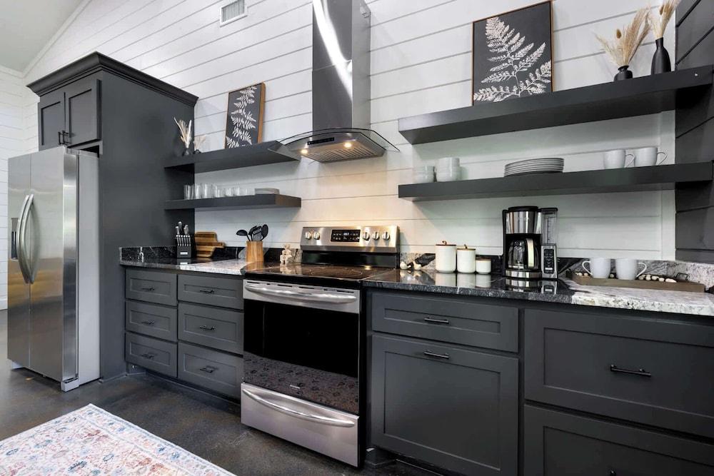 Whispering Retreat Sleeps 4