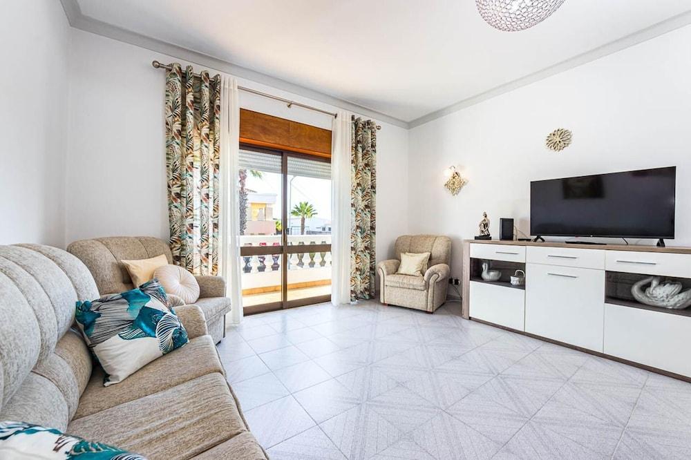 New Sunset Haven in Gale-2br With Big Terrace