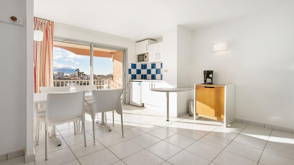 Apartment With Pool Access, Agde