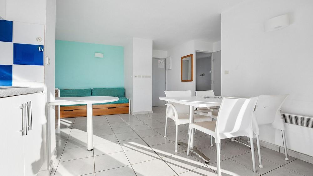 Apartment With Pool Access, Agde