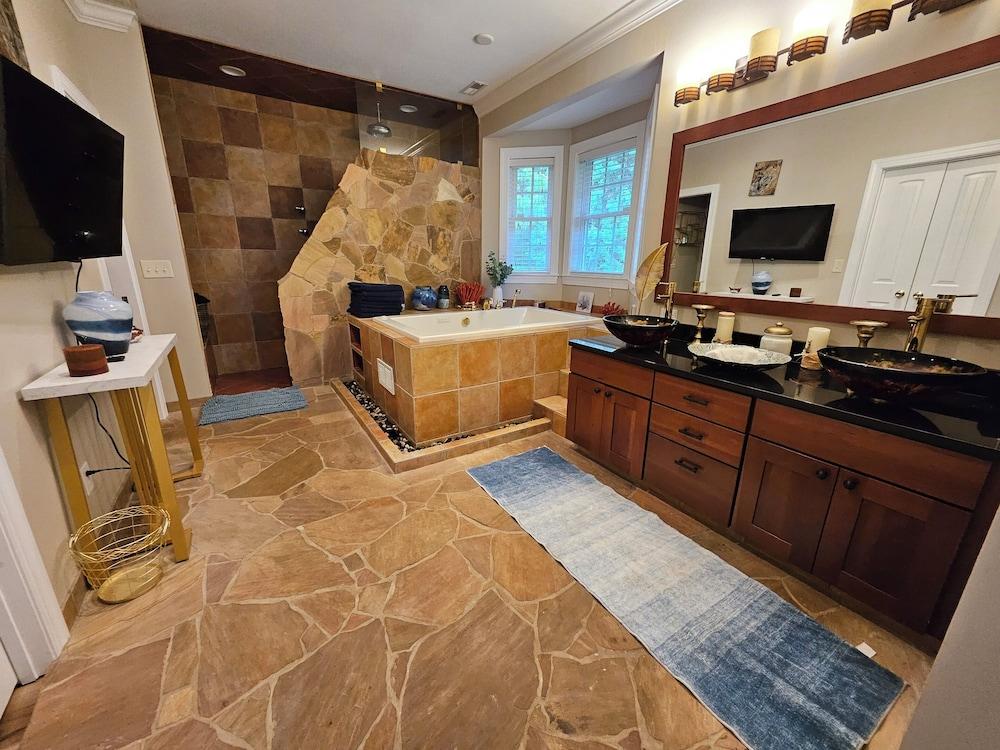 Heated Pool King Bed Jacuzzi Bath Arcade