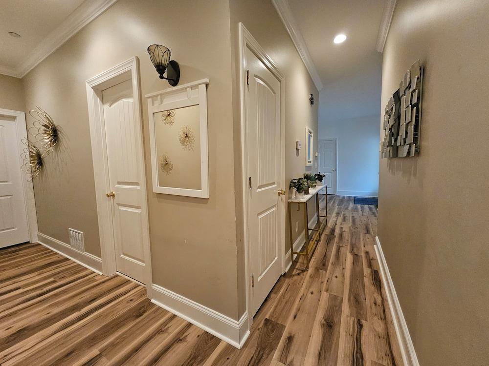 Heated Pool King Bed Jacuzzi Bath Arcade