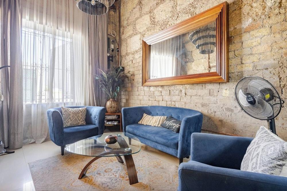 Adhoc Boutique Barrio Antiguo