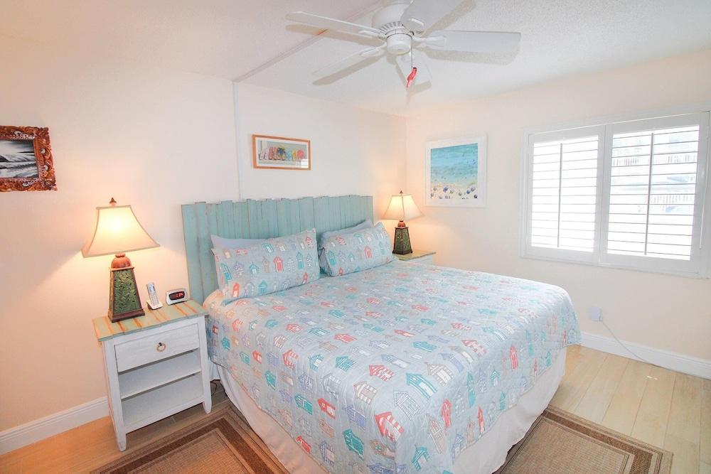 Colony Beach Club 105