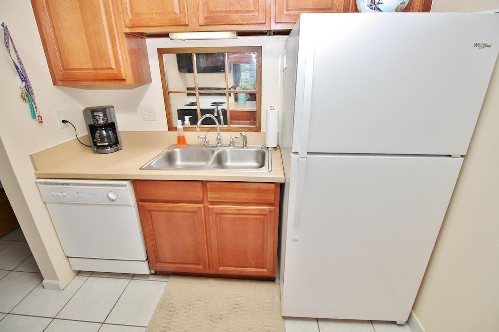 Colony Beach Club 109