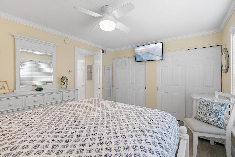 Colony Beach Club 116