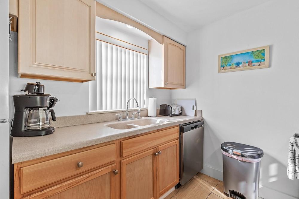 Colony Beach Club 121