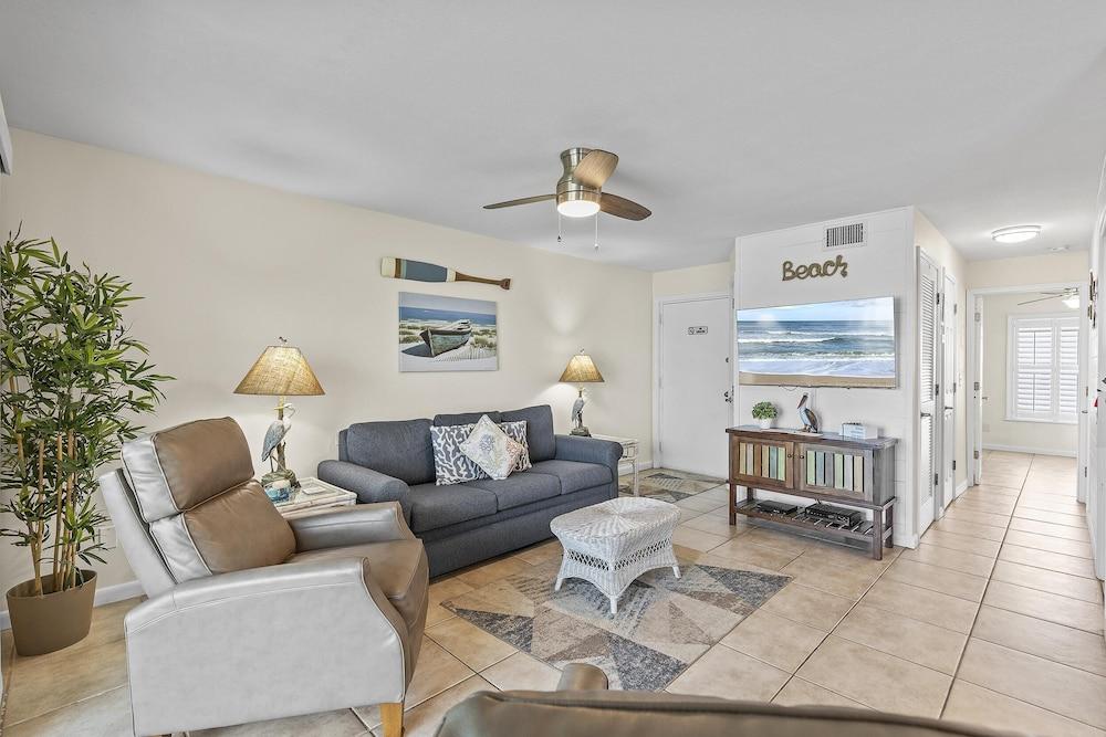 Colony Beach Club 125