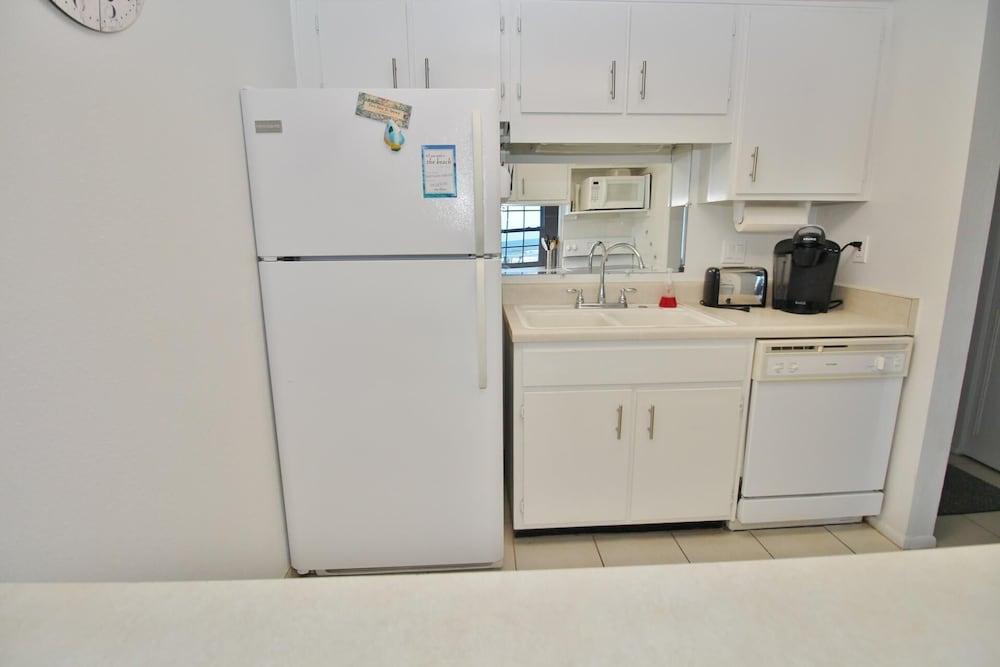 Colony Beach Club 126