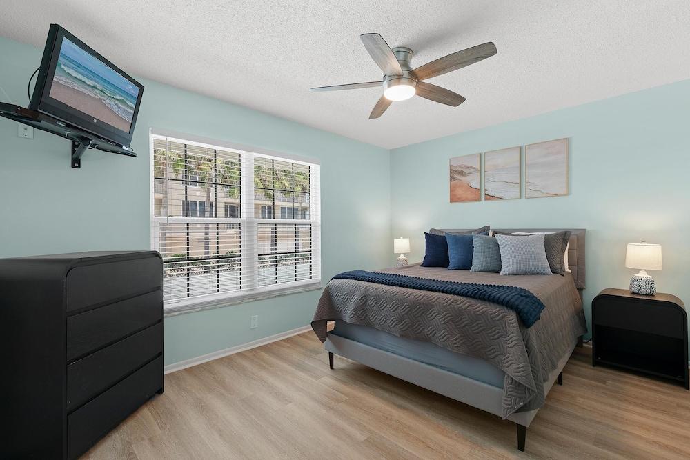 Colony Beach Club 207