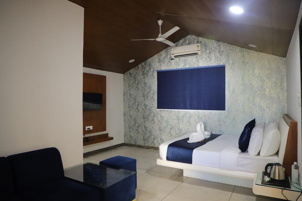 Cosmos Resort Maliblu