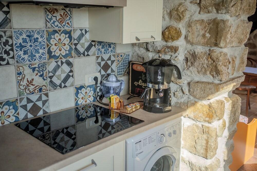 Casale nel Verde con Piscina e Vista