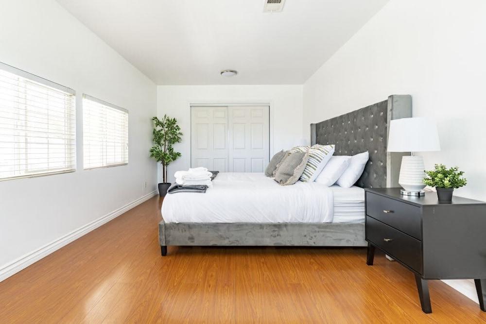 Charming Spacious Home - Modern Comforts, Prime Location