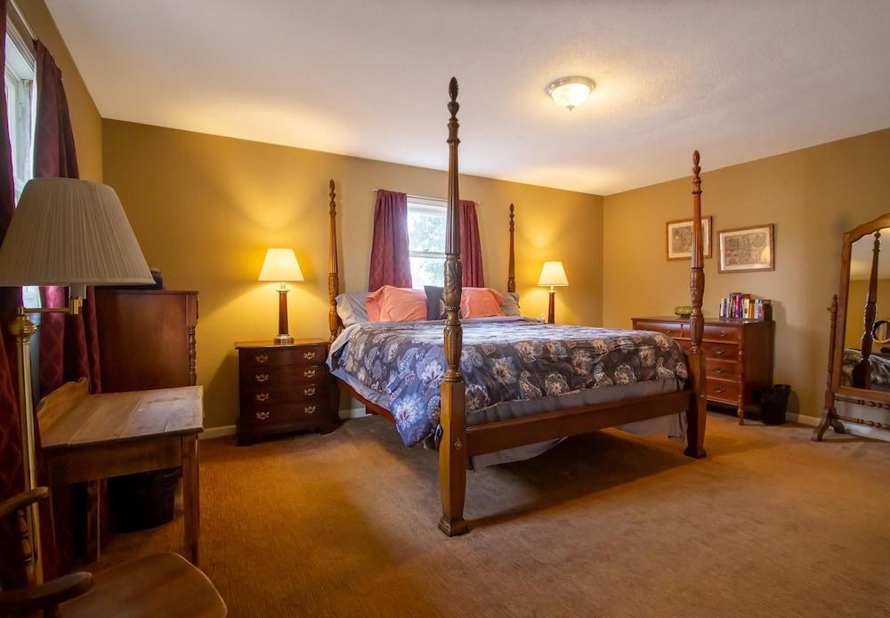 6 Bedrooms House w Hot Tub Deck Pool Table