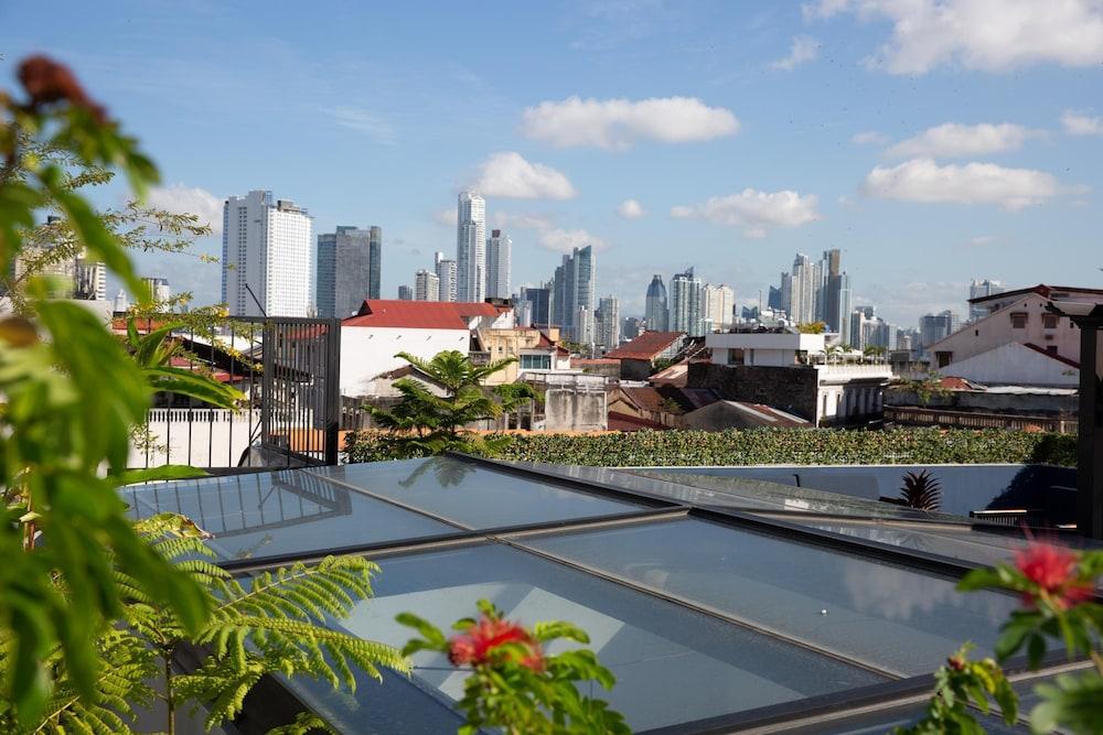 The Rooftop Condo by Acomodo