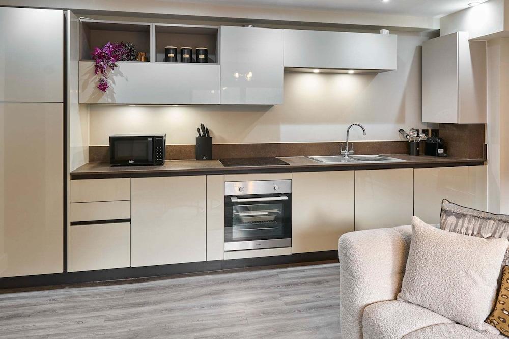 Host Stay Chic Townhouse by the Docks