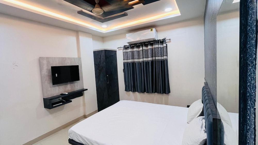 Shri Nath Hotel And Lodging