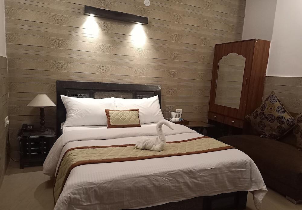 Ceyone Classic Fall Resort