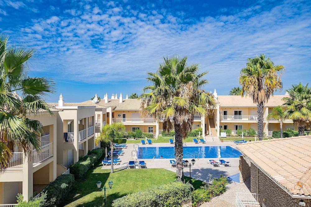 Albufeira Palm Tree With Pool by Homing