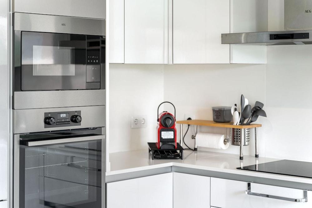 Lagos Modern 1 With Pool by Homing