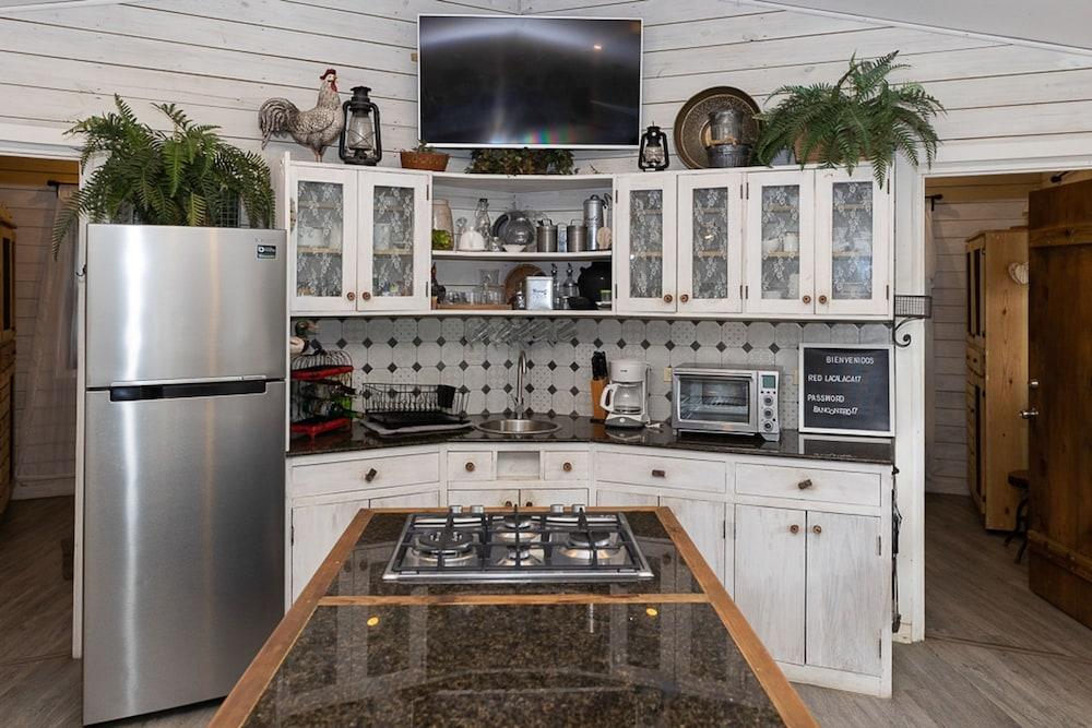 Quinta Pavo Real by Acomodo