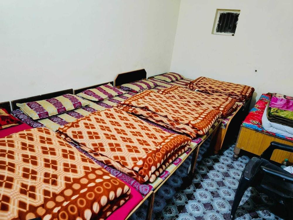 Shri Narayan Tourist Lodge