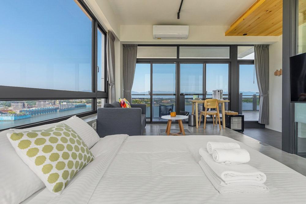 Between River and Sea