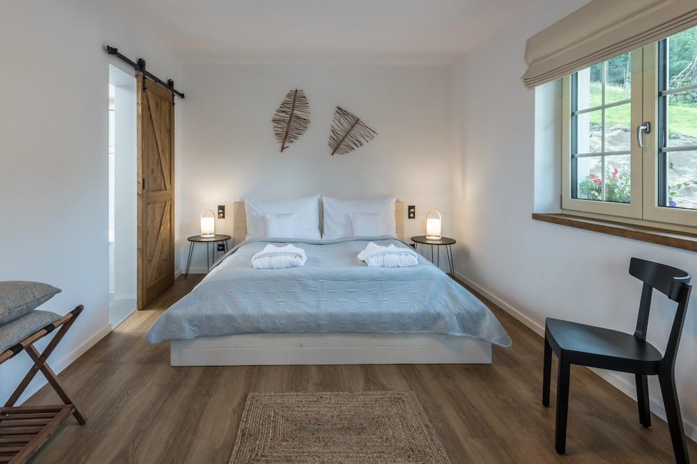 Villa With Pool in Hutisko-solanec