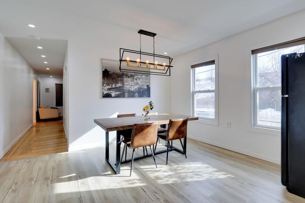 Walk to Roger Williams Park: Apt in Providence!