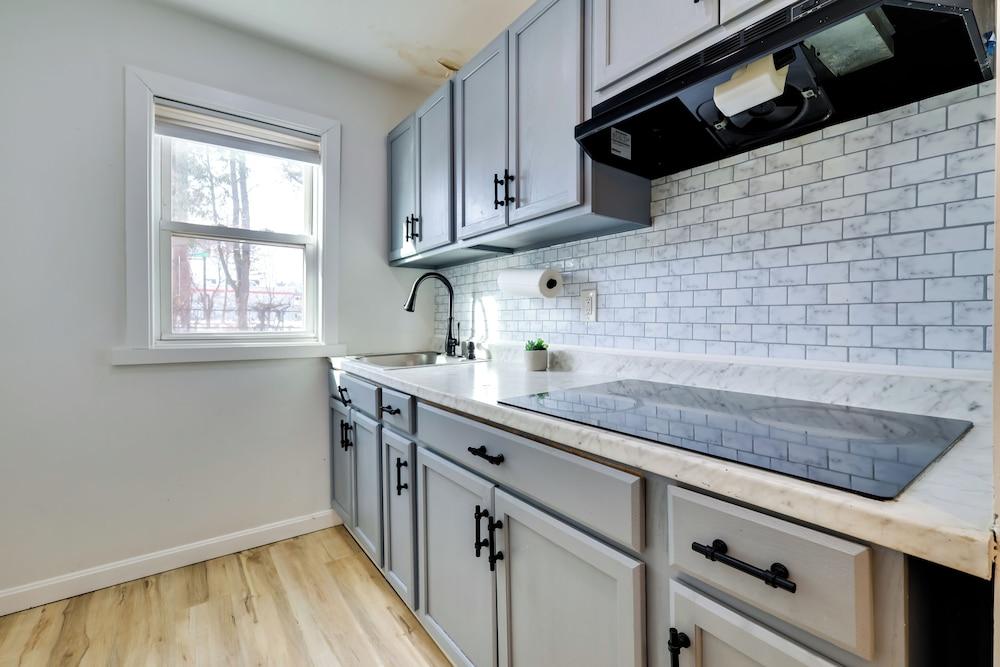 Walk to Roger Williams Park: Apt in Providence!