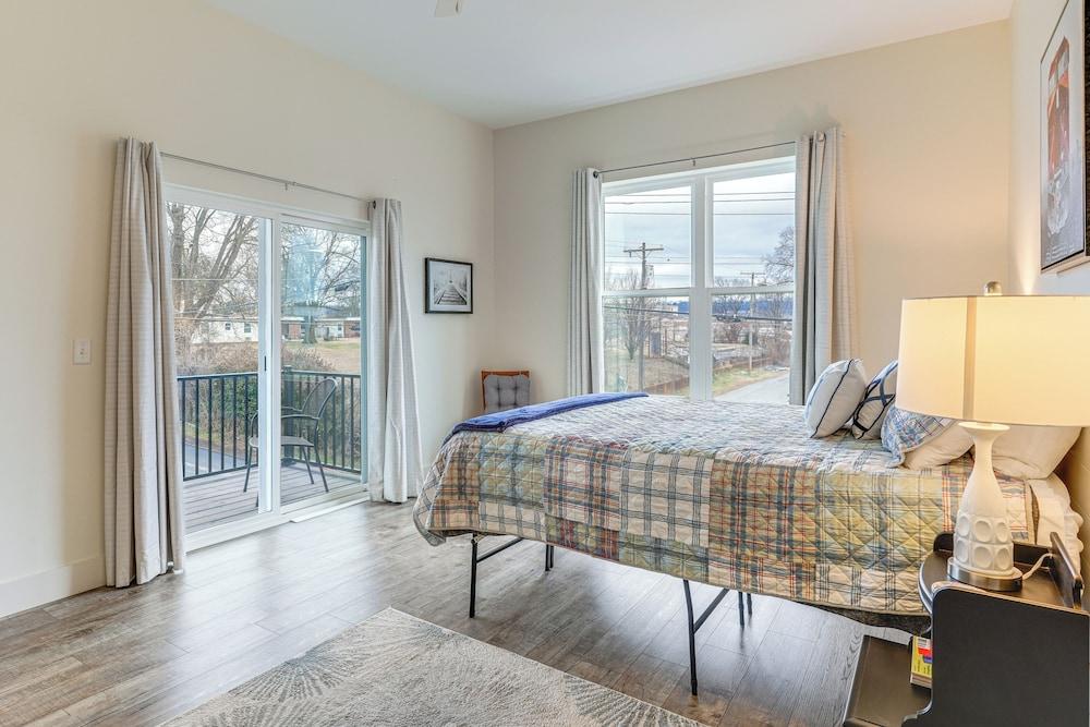 Balconies: Walkable Southside Chattanooga Condo!