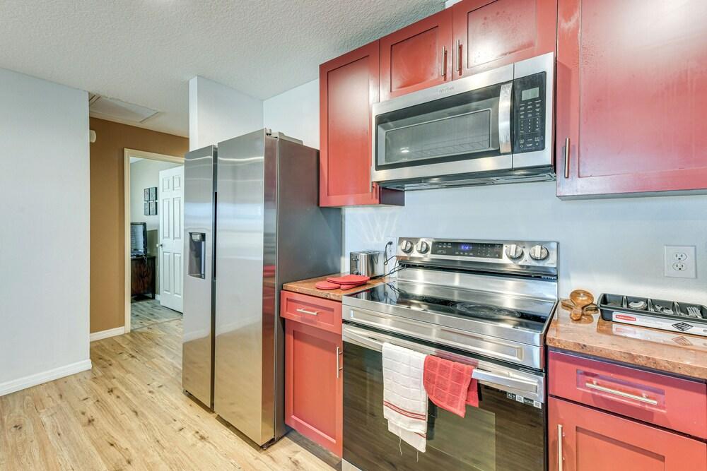 4 Mi to Bradenton Riverwalk: Cozy Home w/ Patio!