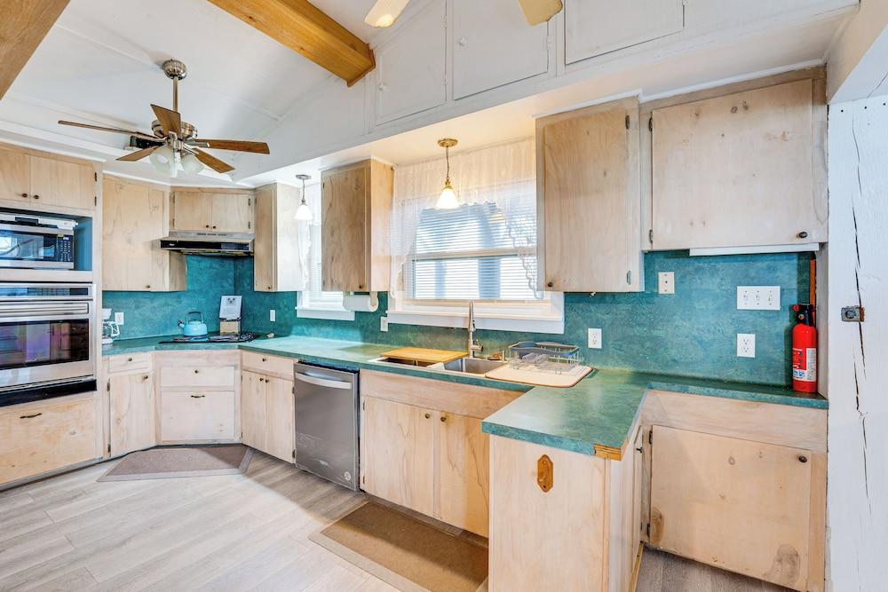 Gulf Coast Cottage w/ Beach Access: Fish & Paddle!