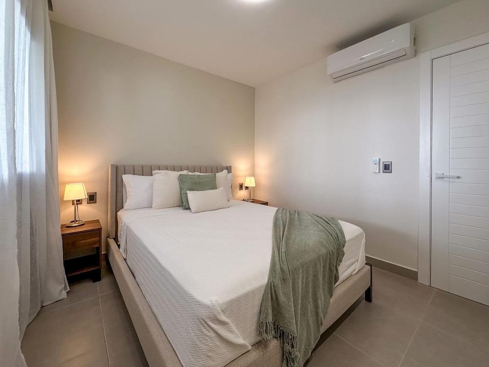 Spectacular Brand new Beach Condo