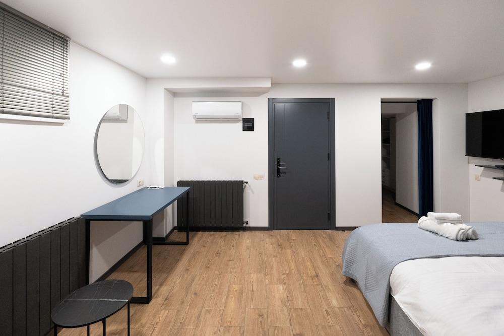 Stones Throw Apartments