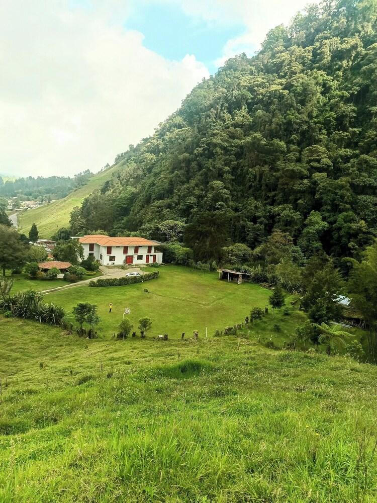 Hotel Campestre El Edén