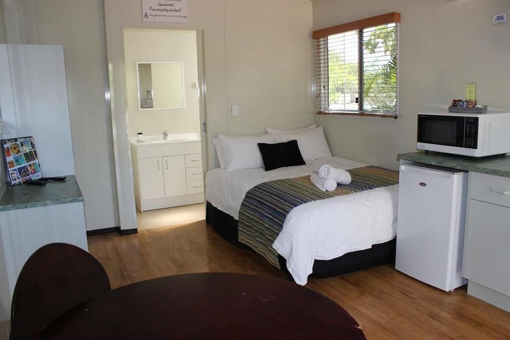 Aussie Outback Oasis